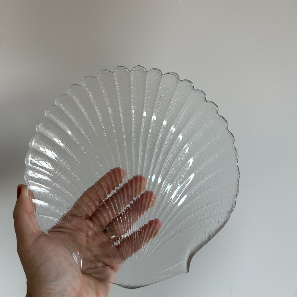 Elegant Clear Glass Shell Plate